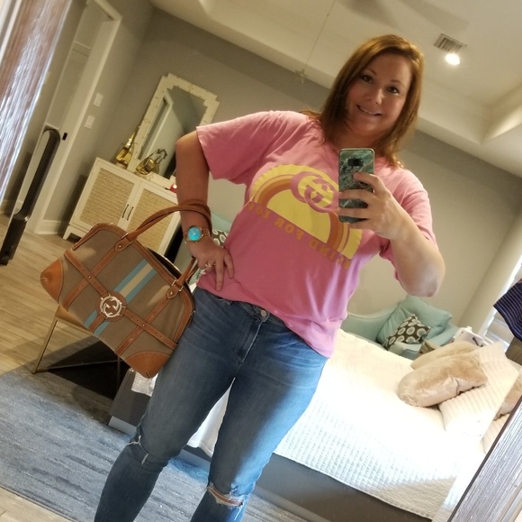 Meet your Posher, Amanda - Picture 2 of 8